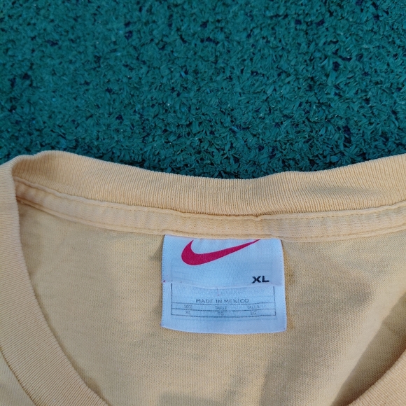 VINTAGE Yellow Nike Logo T Shirt Size XL - Picture 10 of 10
